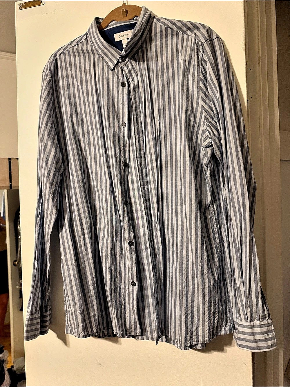Calvin Klein Men's Striped Button Down in Blue & White Like New